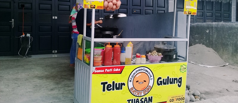 Ikuti Tren Kuliner, Lia Buka Usaha Telur Gulung